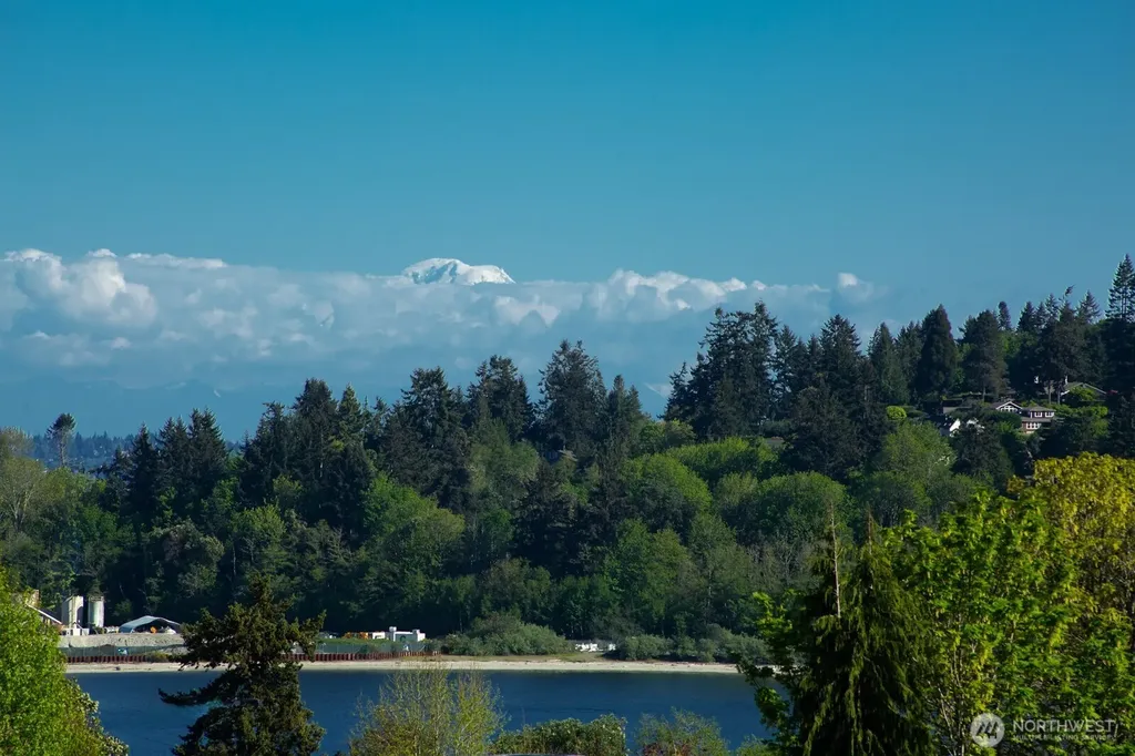 170 Harbor Sq Loop NE Bainbridge Island WA 98110