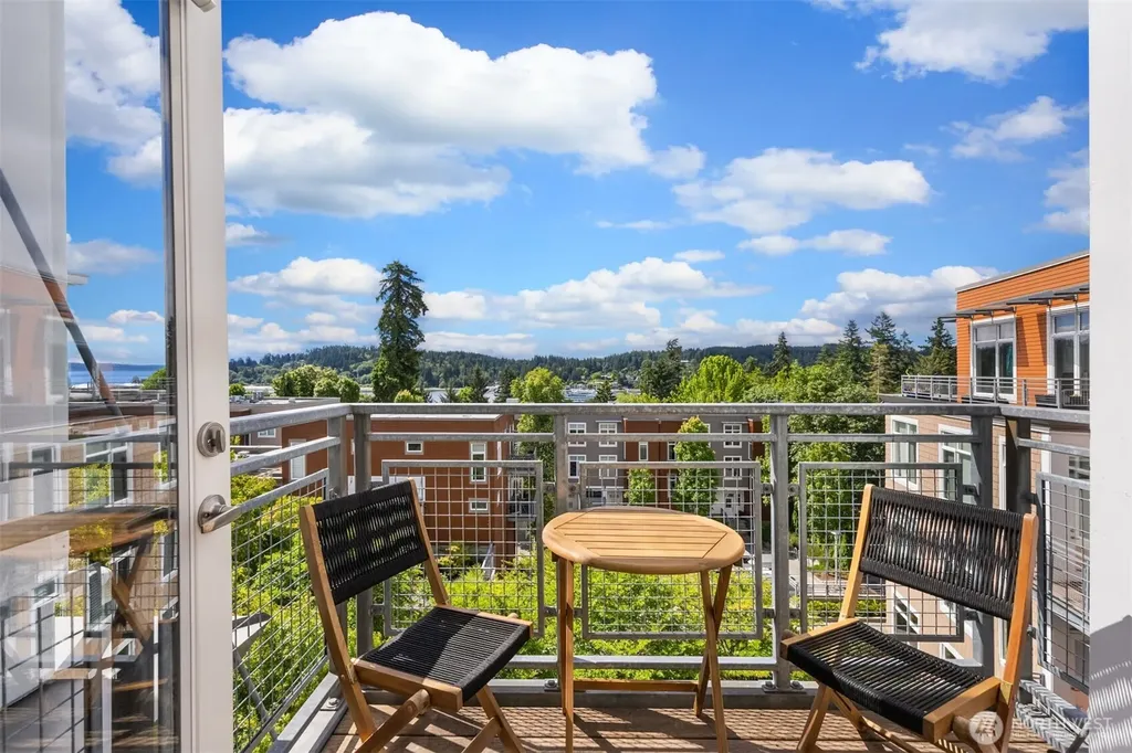 170 Harbor Sq Loop NE Bainbridge Island WA 98110