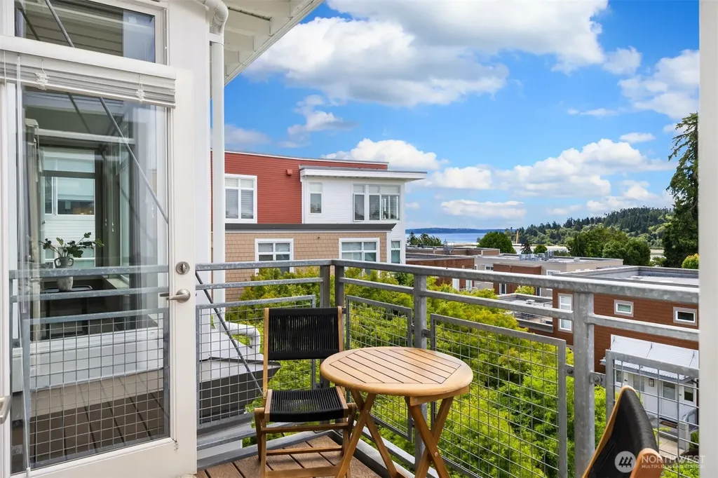 170 Harbor Sq Loop NE Bainbridge Island WA 98110