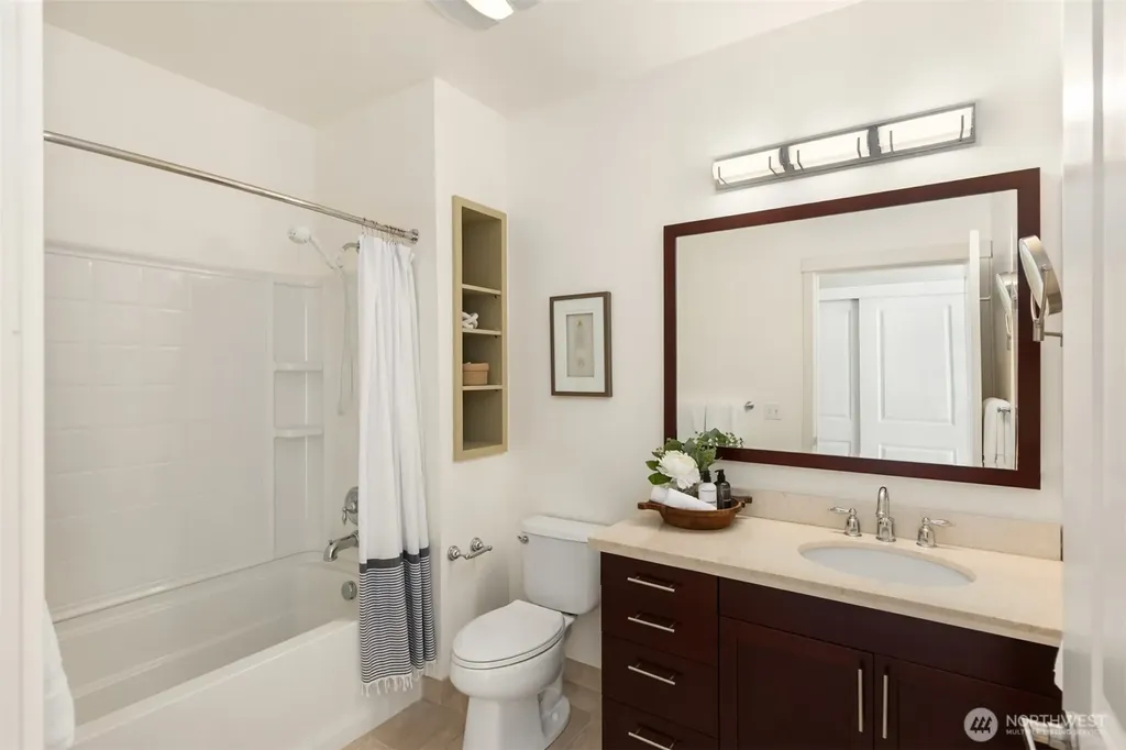 170 Harbor Sq Loop NE Bainbridge Island WA 98110
