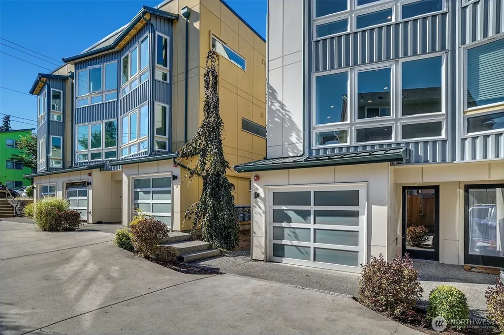 7526 43rd Avenue S Seattle WA 98118