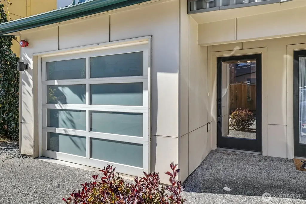 7526 43rd Avenue S Seattle WA 98118