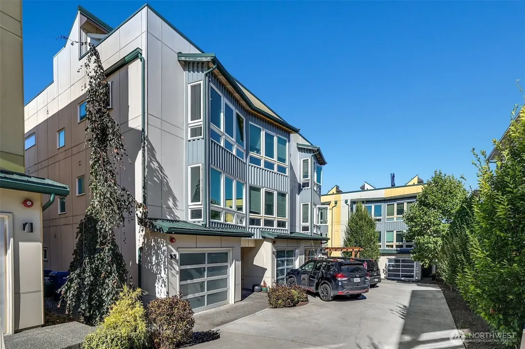 7526 43rd Avenue S Seattle WA 98118