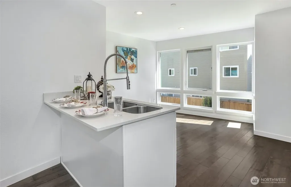 7526 43rd Avenue S Seattle WA 98118