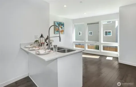 7526 43rd Avenue S Seattle WA 98118