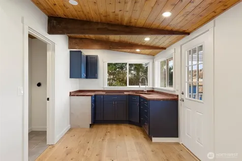 27830 Manzanita Beach Road SW Vashon WA 98070