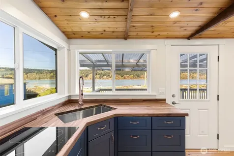 27830 Manzanita Beach Road SW Vashon WA 98070