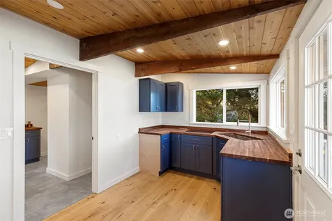 27830 Manzanita Beach Road SW Vashon WA 98070
