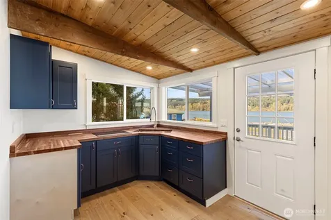 27830 Manzanita Beach Road SW Vashon WA 98070