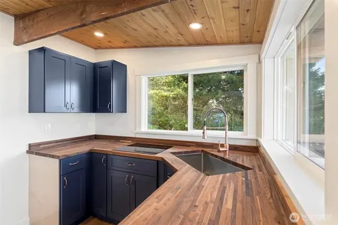 27830 Manzanita Beach Road SW Vashon WA 98070