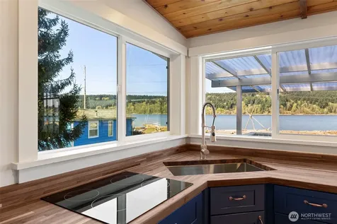 27830 Manzanita Beach Road SW Vashon WA 98070