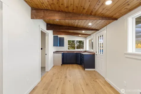 27830 Manzanita Beach Road SW Vashon WA 98070