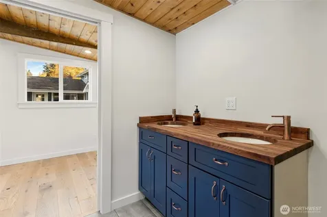 27830 Manzanita Beach Road SW Vashon WA 98070