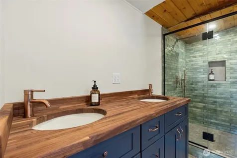 27830 Manzanita Beach Road SW Vashon WA 98070