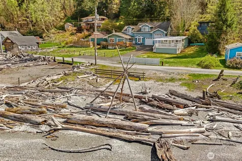27830 Manzanita Beach Road SW Vashon WA 98070