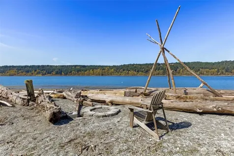 27830 Manzanita Beach Road SW Vashon WA 98070