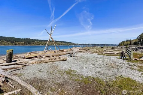 27830 Manzanita Beach Road SW Vashon WA 98070