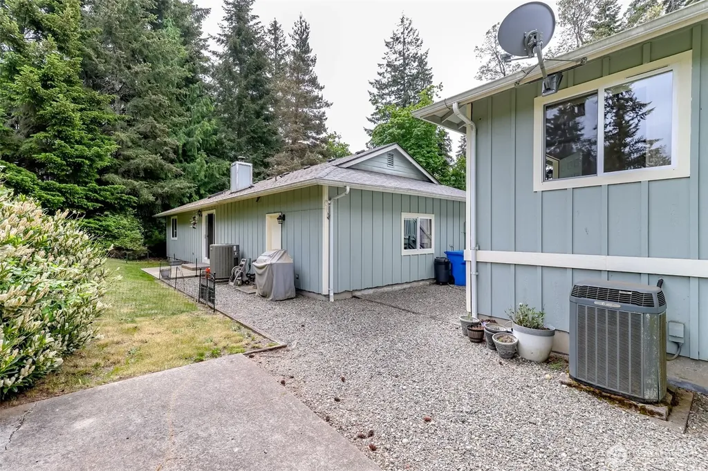 19113 21st Street SW Lakebay WA 98349