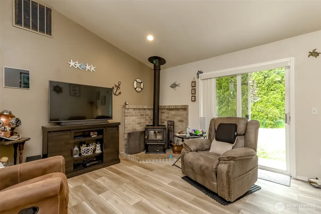 19113 21st Street SW Lakebay WA 98349