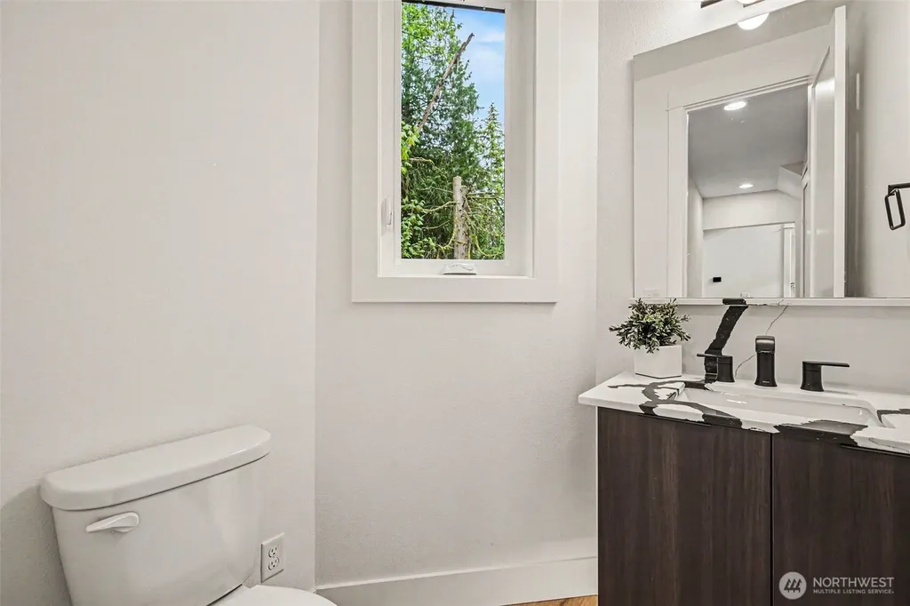1906 223rd Avenue SE Sammamish WA 98075