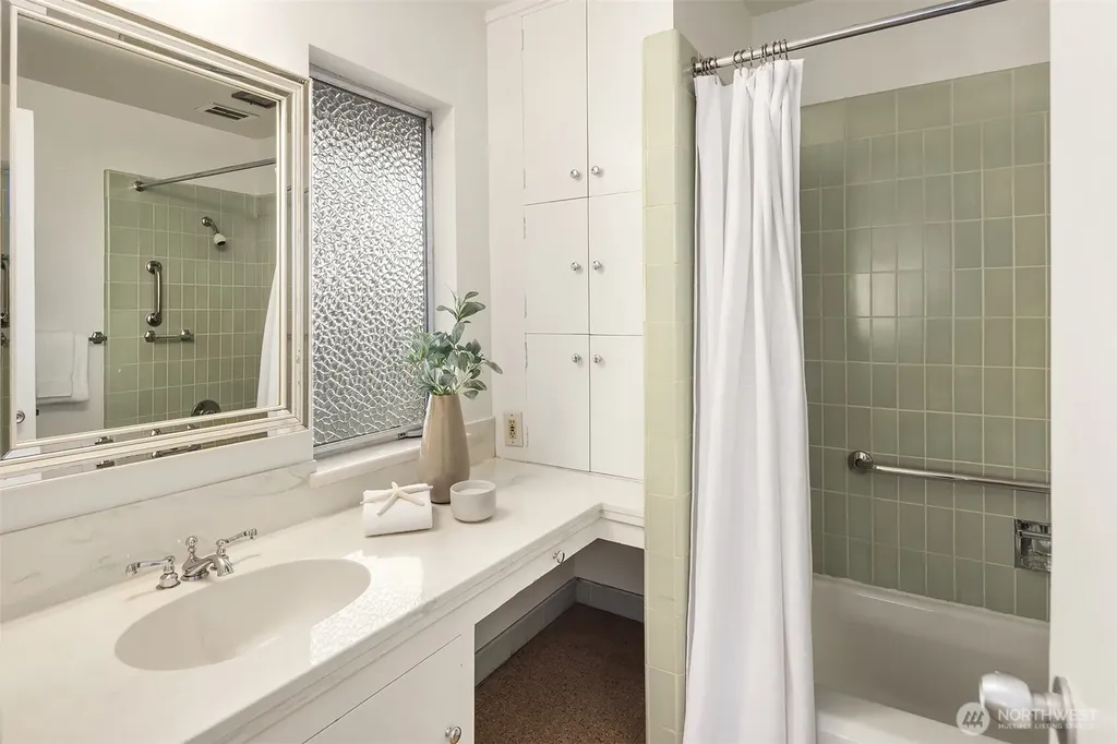 3704 48th Avenue NE Seattle WA 98105