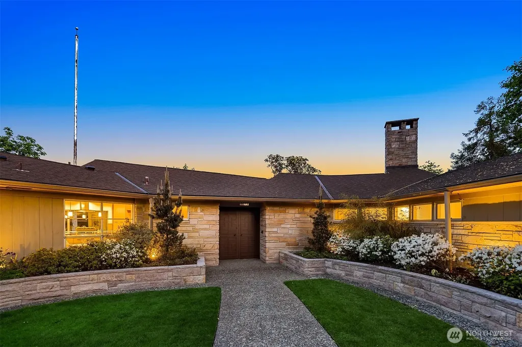 3704 48th Avenue NE Seattle WA 98105