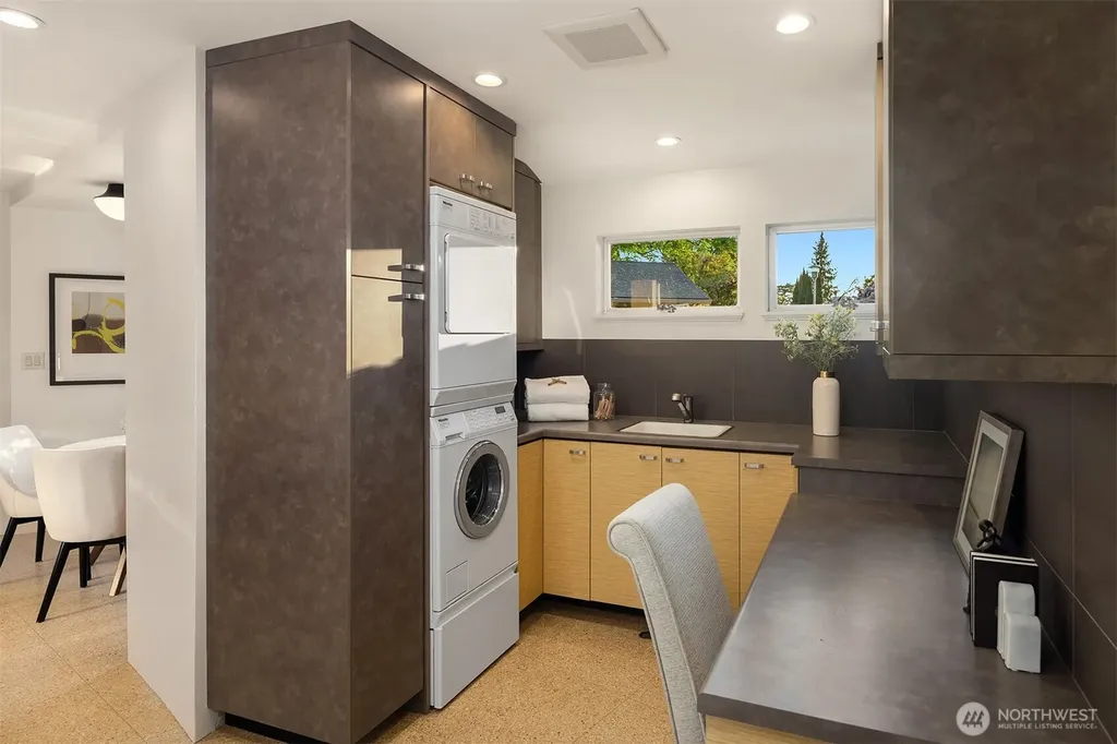 3704 48th Avenue NE Seattle WA 98105