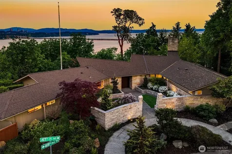 3704 48th Avenue NE Seattle WA 98105