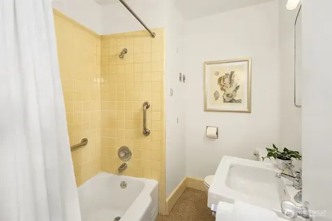 3704 48th Avenue NE Seattle WA 98105