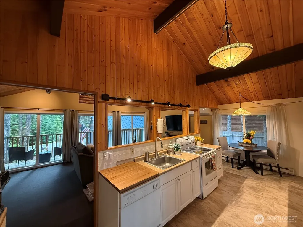 811 N Potlatch Drive Hoodsport WA 98548
