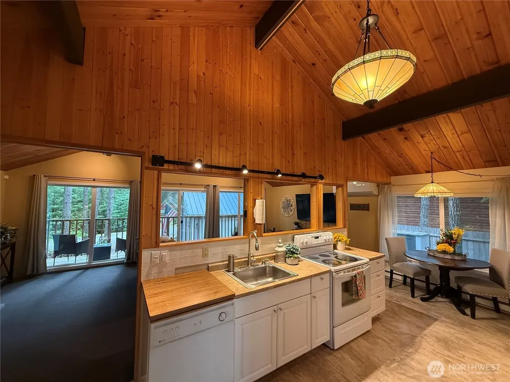 811 N Potlatch Drive Hoodsport WA 98548