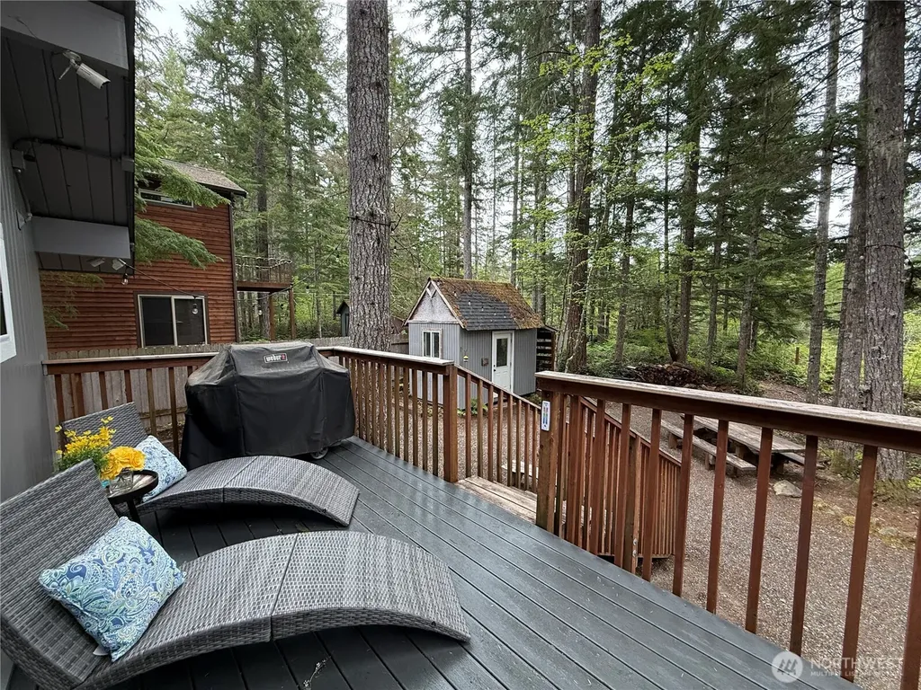 811 N Potlatch Drive Hoodsport WA 98548