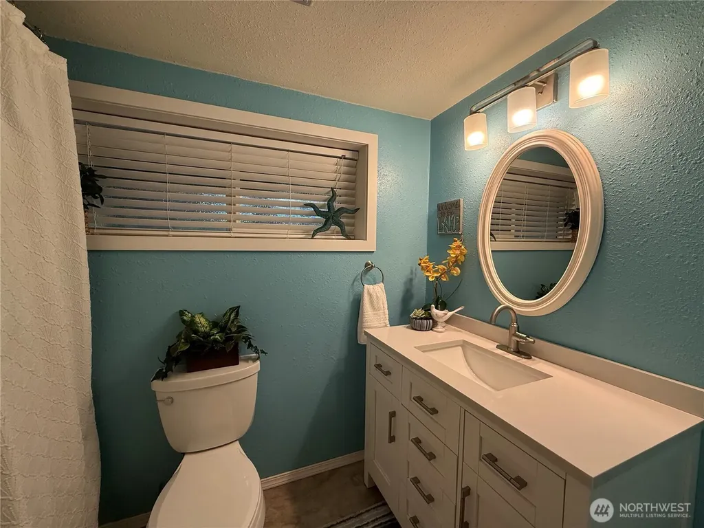 811 N Potlatch Drive Hoodsport WA 98548