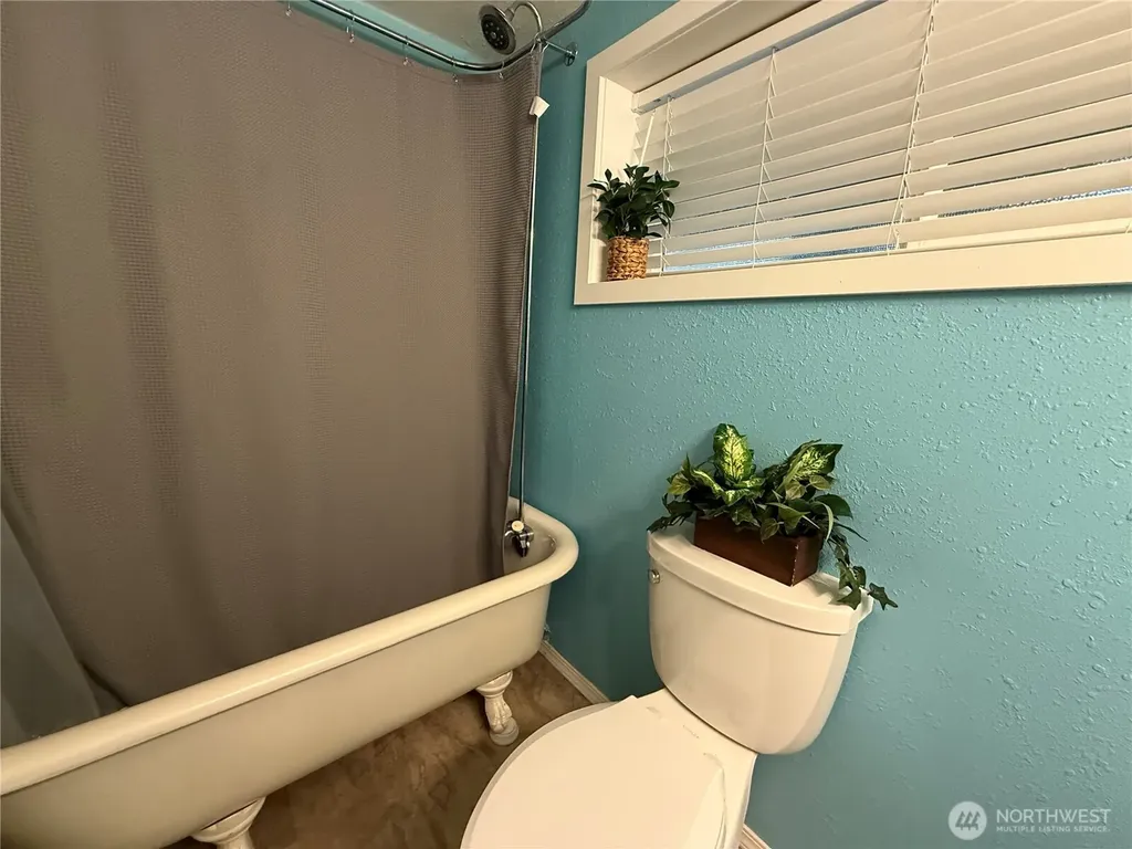 811 N Potlatch Drive Hoodsport WA 98548