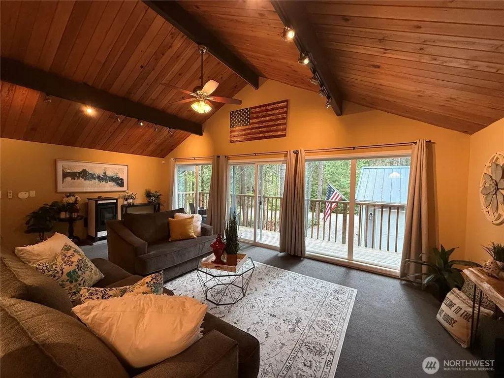 811 N Potlatch Drive Hoodsport WA 98548