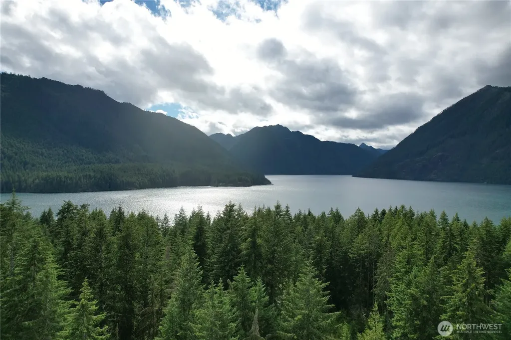 811 N Potlatch Drive Hoodsport WA 98548