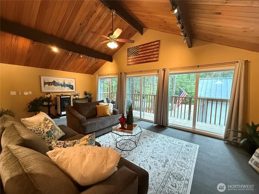 811 N Potlatch Drive Hoodsport WA 98548
