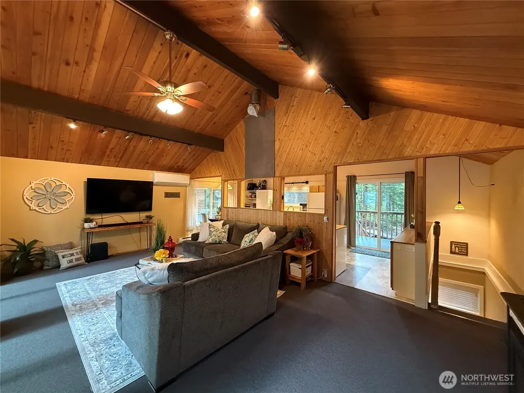 811 N Potlatch Drive Hoodsport WA 98548