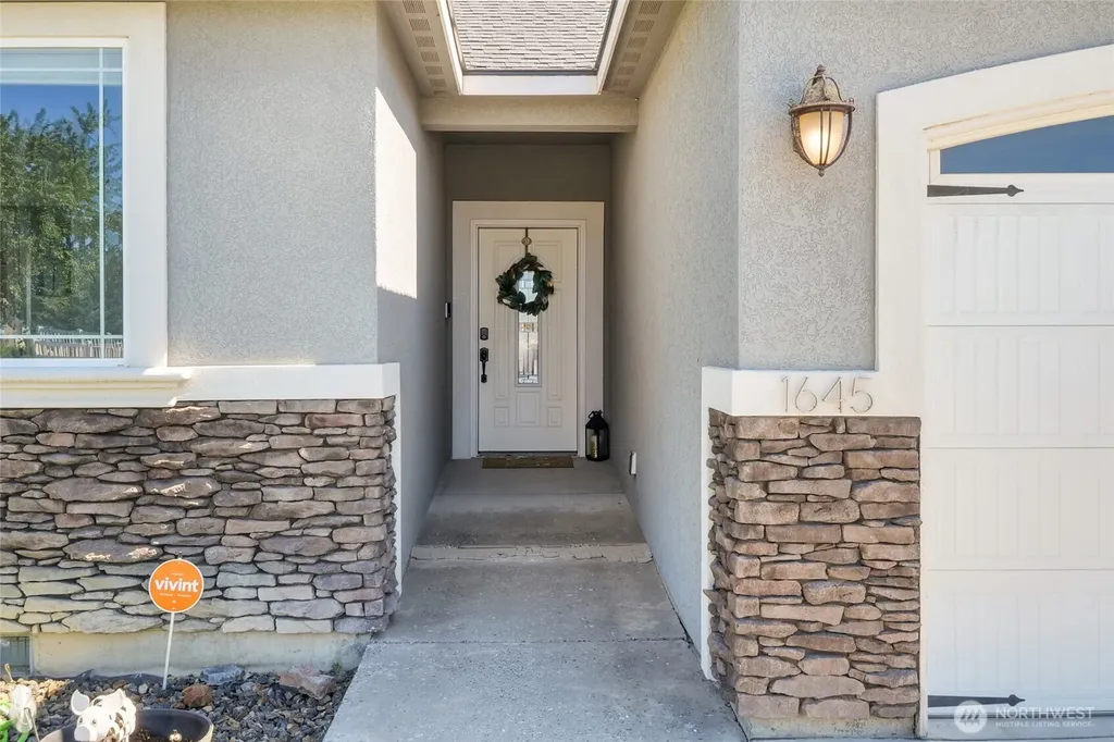 1645 E Madera Street Othello WA 99344