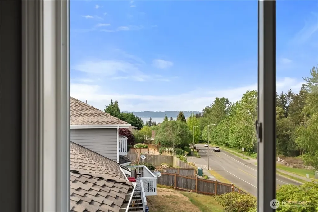 5131 Chinook Drive NE Tacoma WA 98422