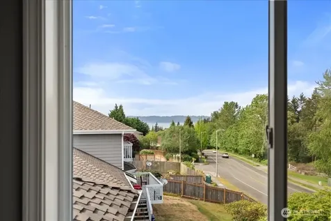 5131 Chinook Drive NE Tacoma WA 98422
