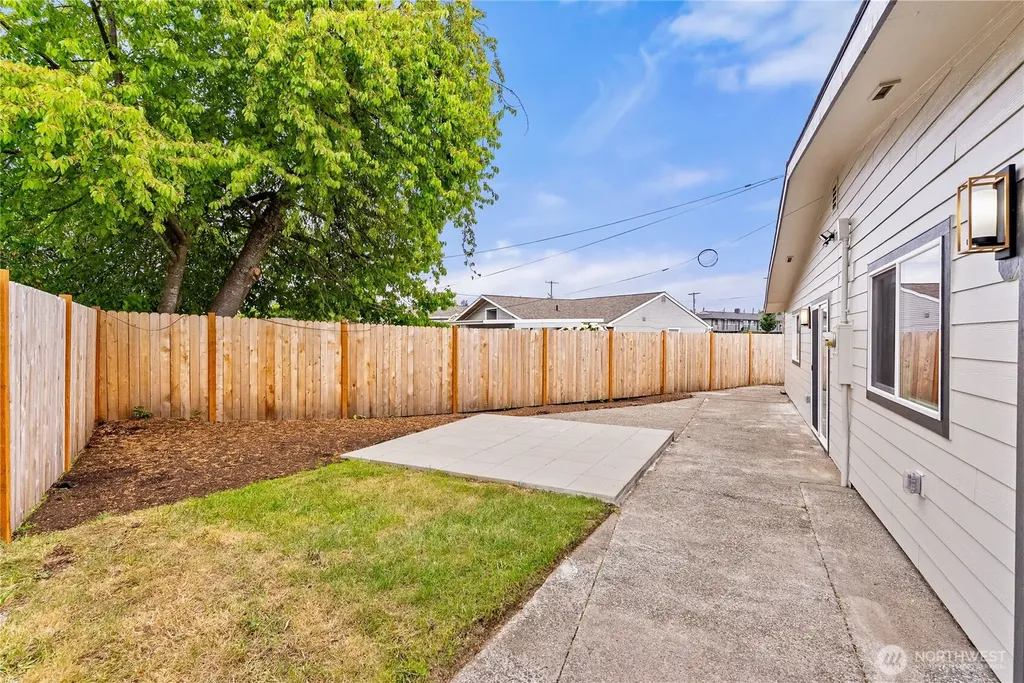 10621 Cronins Drive SW Lakewood WA 98499