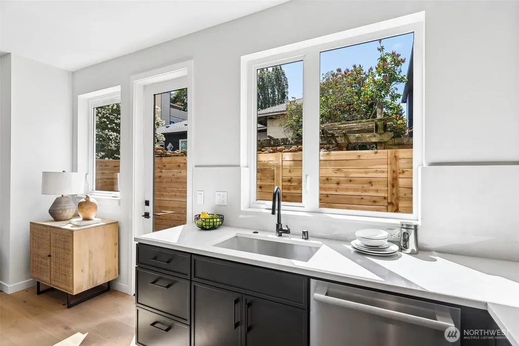 4425 Fremont Avenue N Seattle WA 98103