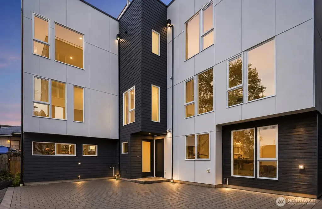 4425 Fremont Avenue N Seattle WA 98103