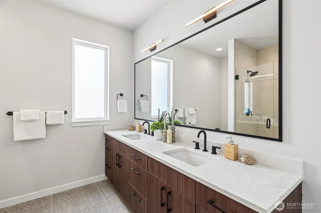 4425 Fremont Avenue N Seattle WA 98103