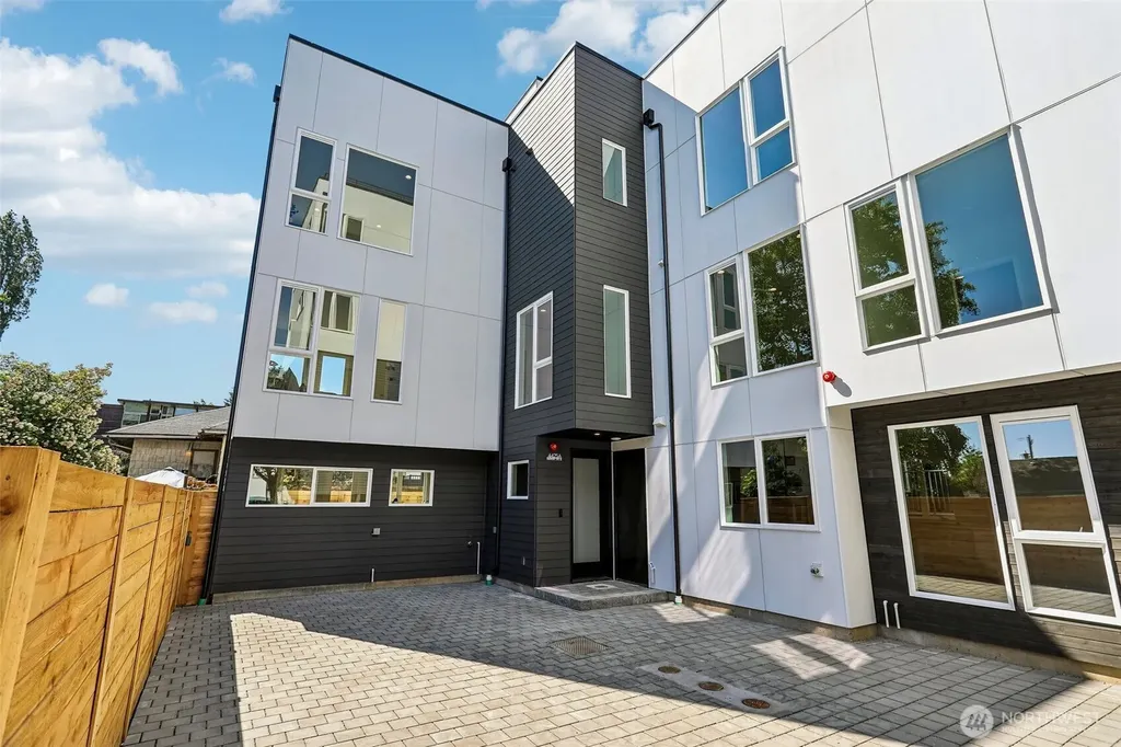 4425 Fremont Avenue N Seattle WA 98103