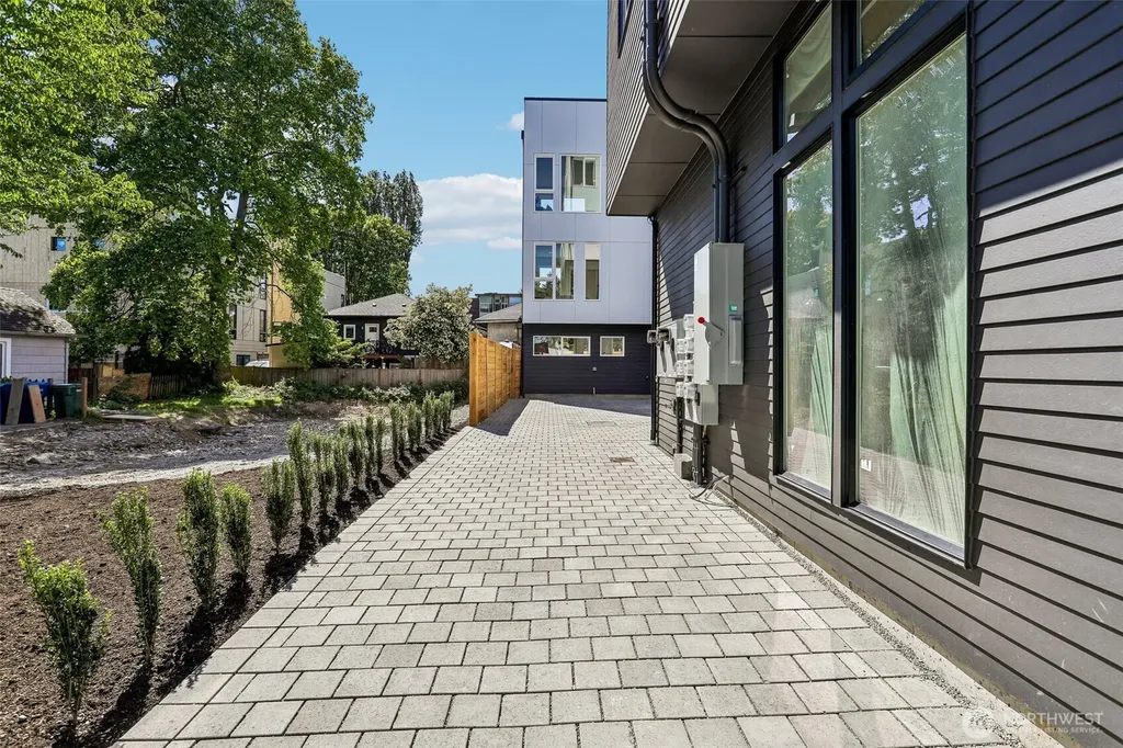 4425 Fremont Avenue N Seattle WA 98103