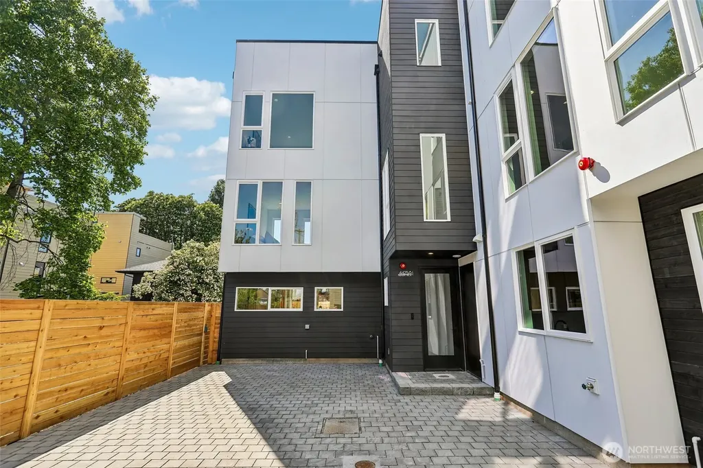 4425 Fremont Avenue N Seattle WA 98103