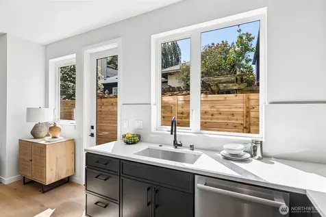4425 Fremont Avenue N Seattle WA 98103