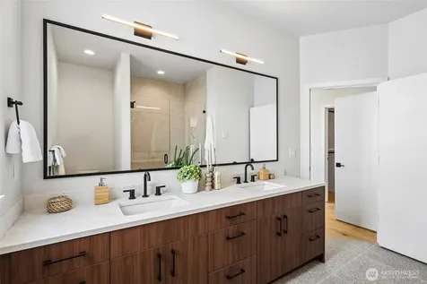 4425 Fremont Avenue N Seattle WA 98103